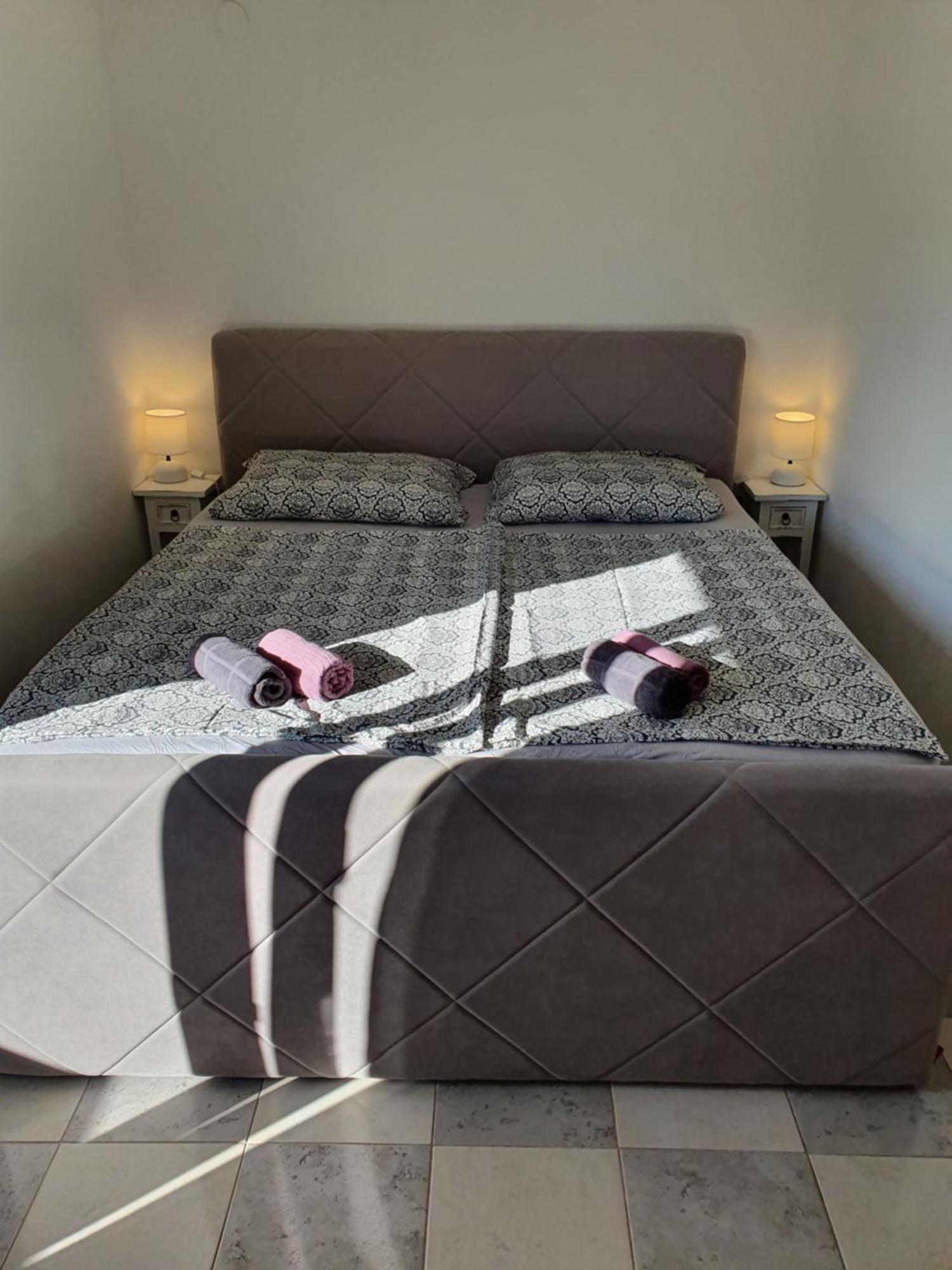 Apartments Zadar Nin Anton I Martina Vrsi Bilik gambar